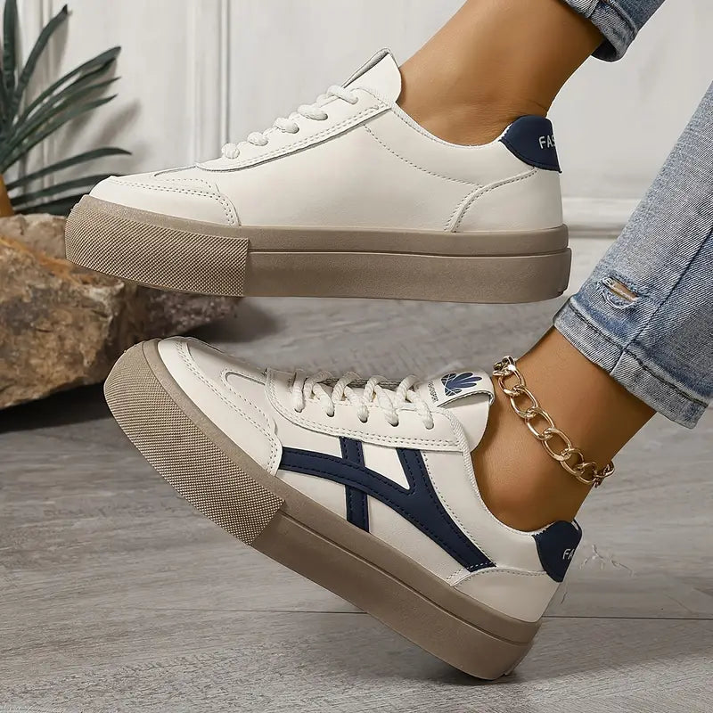 Naomi - Donna Plateau-Sneaker in Design Retro